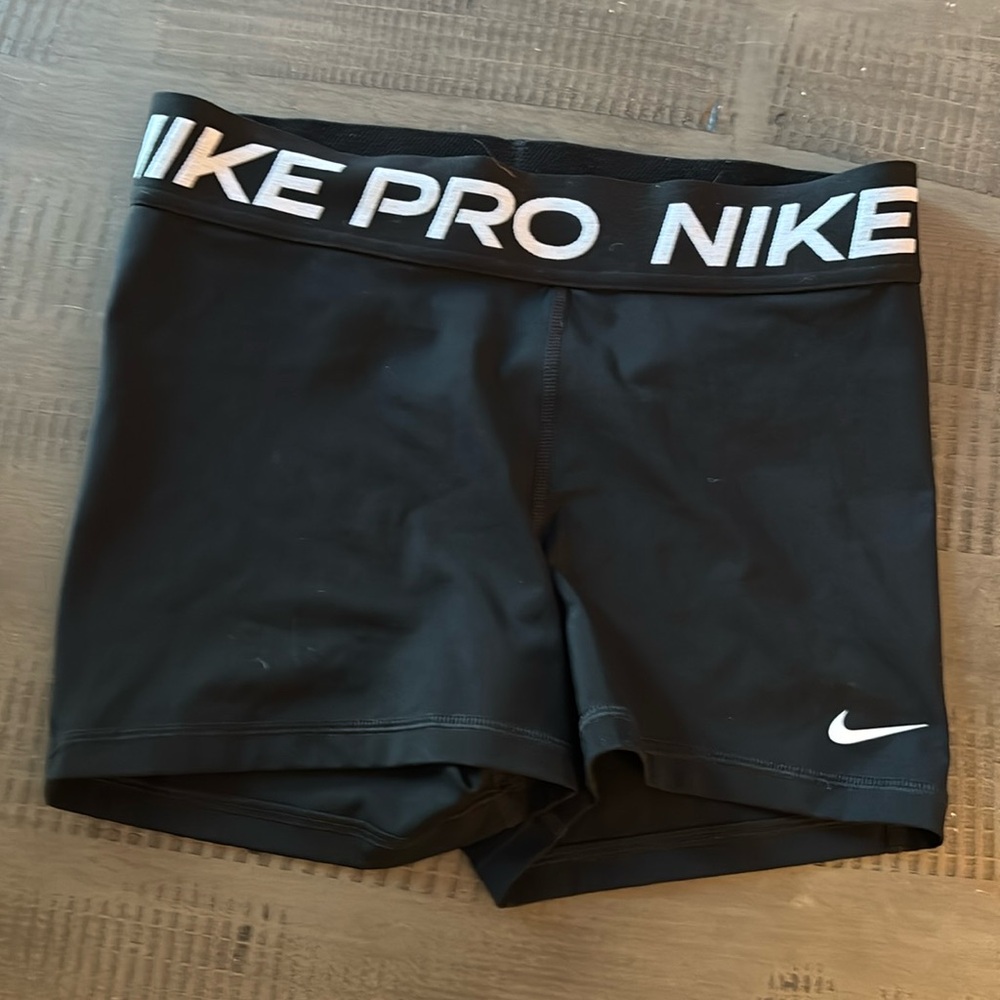 Women’s Nike Pro Thera Fit Shorts Size Medium